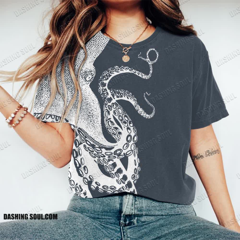 Japanese Art Octopus Graphic Print Round Neck T-shirt